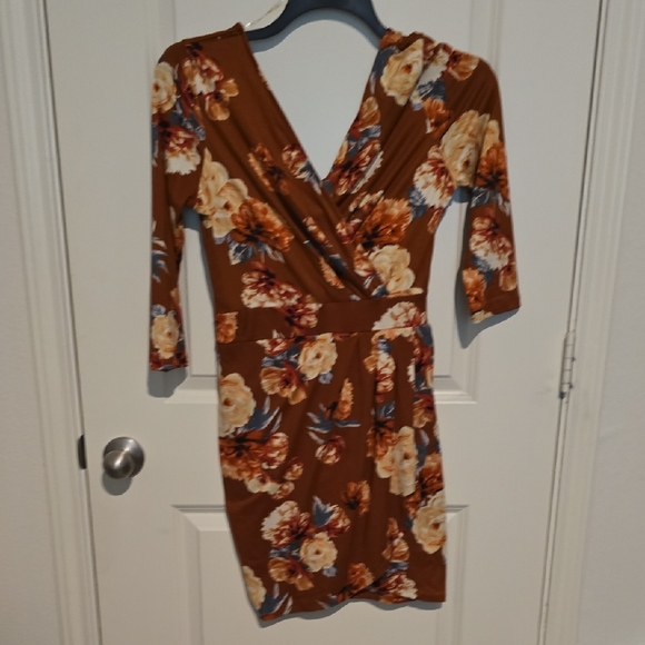 iris Dresses & Skirts - Iris Brown and White Sheath Dress with 3/4 Sleeves